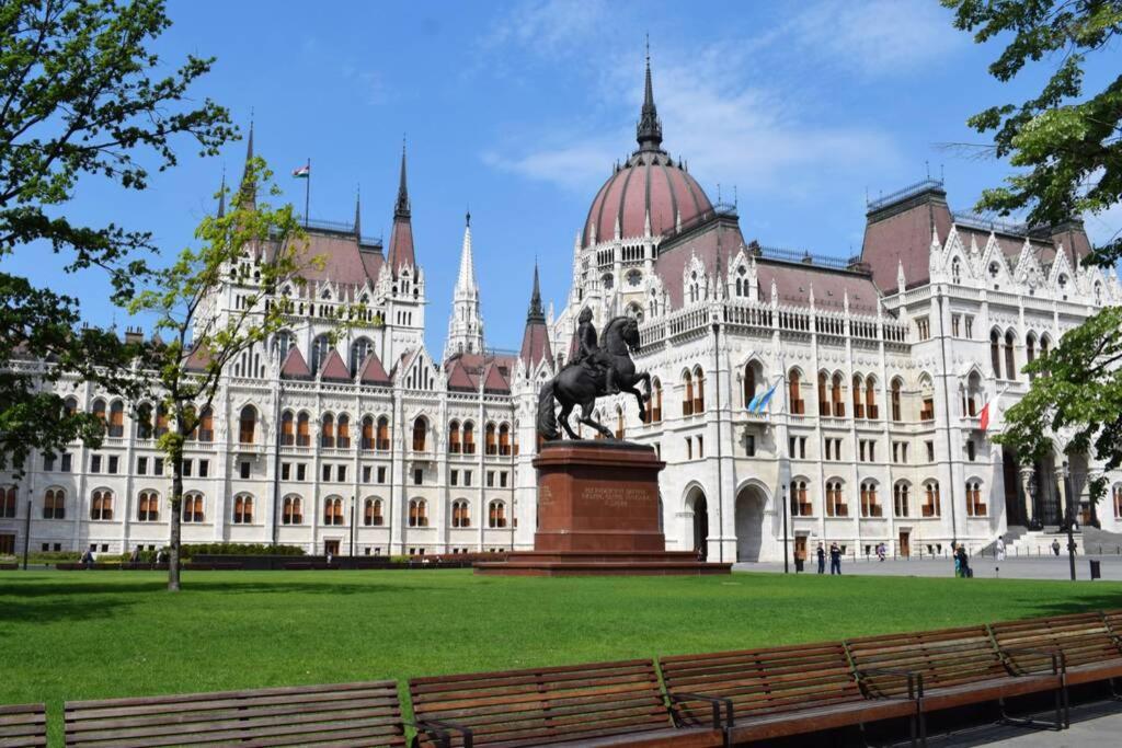 Cosy Apartment Just Next To Parliament Budapest Exterior photo